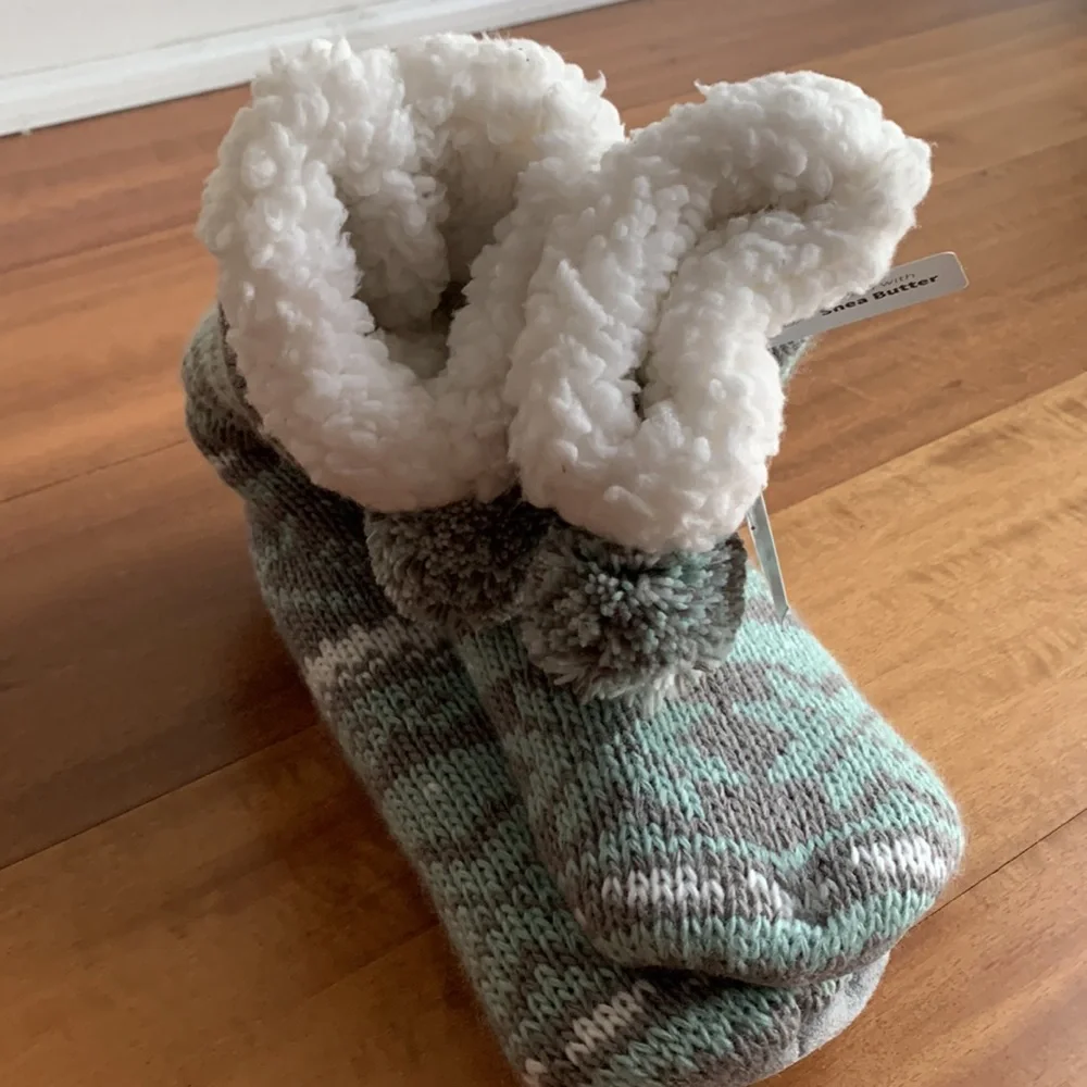 Muk Luks NEW Sleeper Socks Infused with Shea Butter Blue Multi OS Slipper Socks